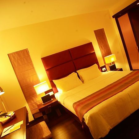 Hotel Metropole Calcutta Buitenkant foto