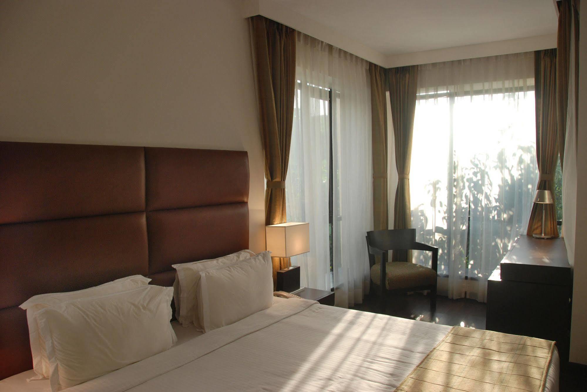 Hotel Metropole Calcutta Buitenkant foto