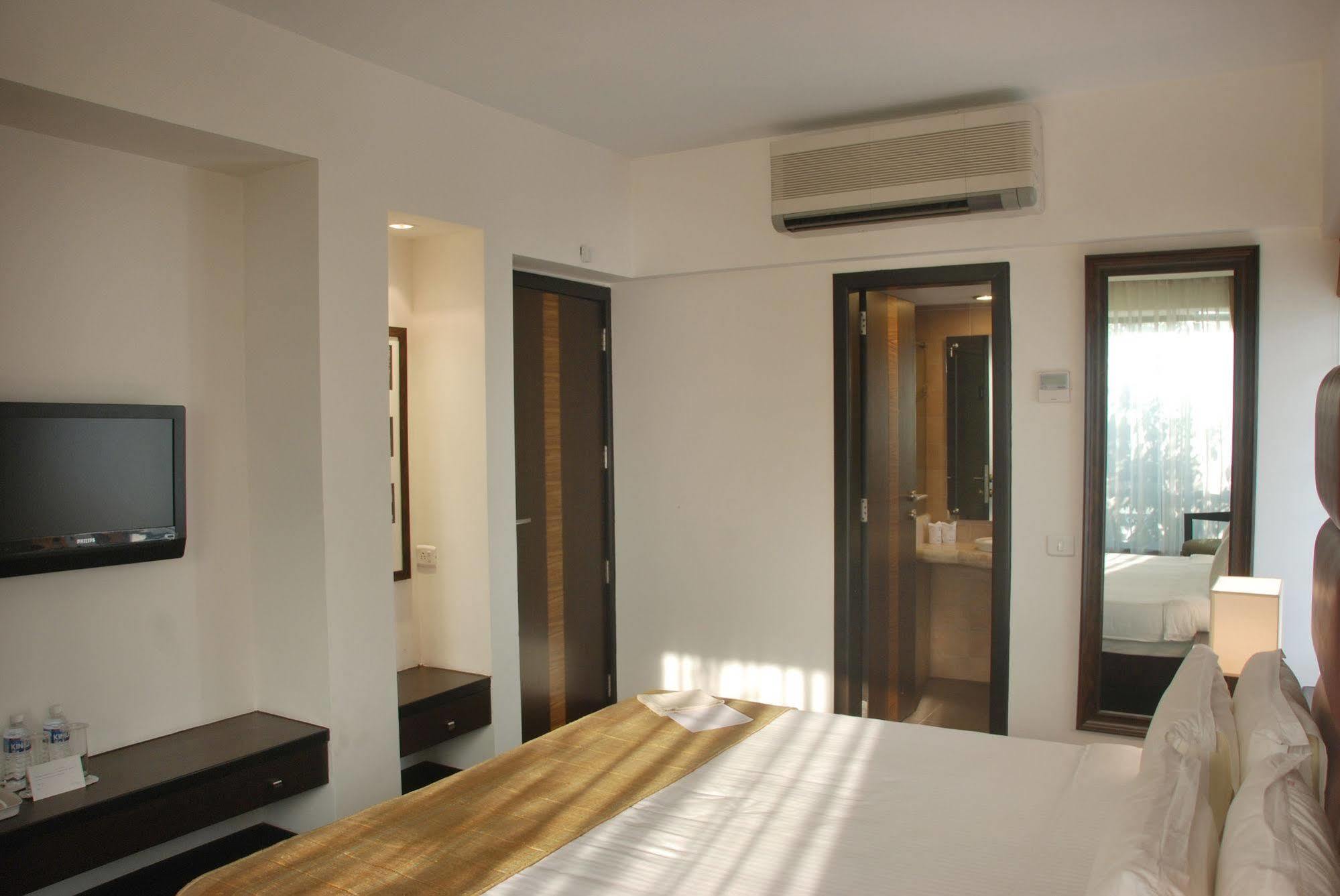 Hotel Metropole Calcutta Buitenkant foto