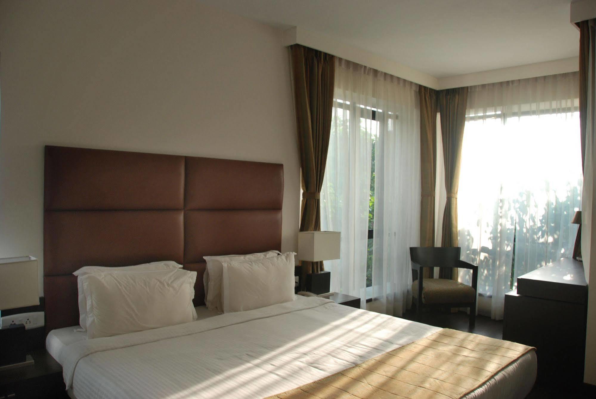 Hotel Metropole Calcutta Buitenkant foto