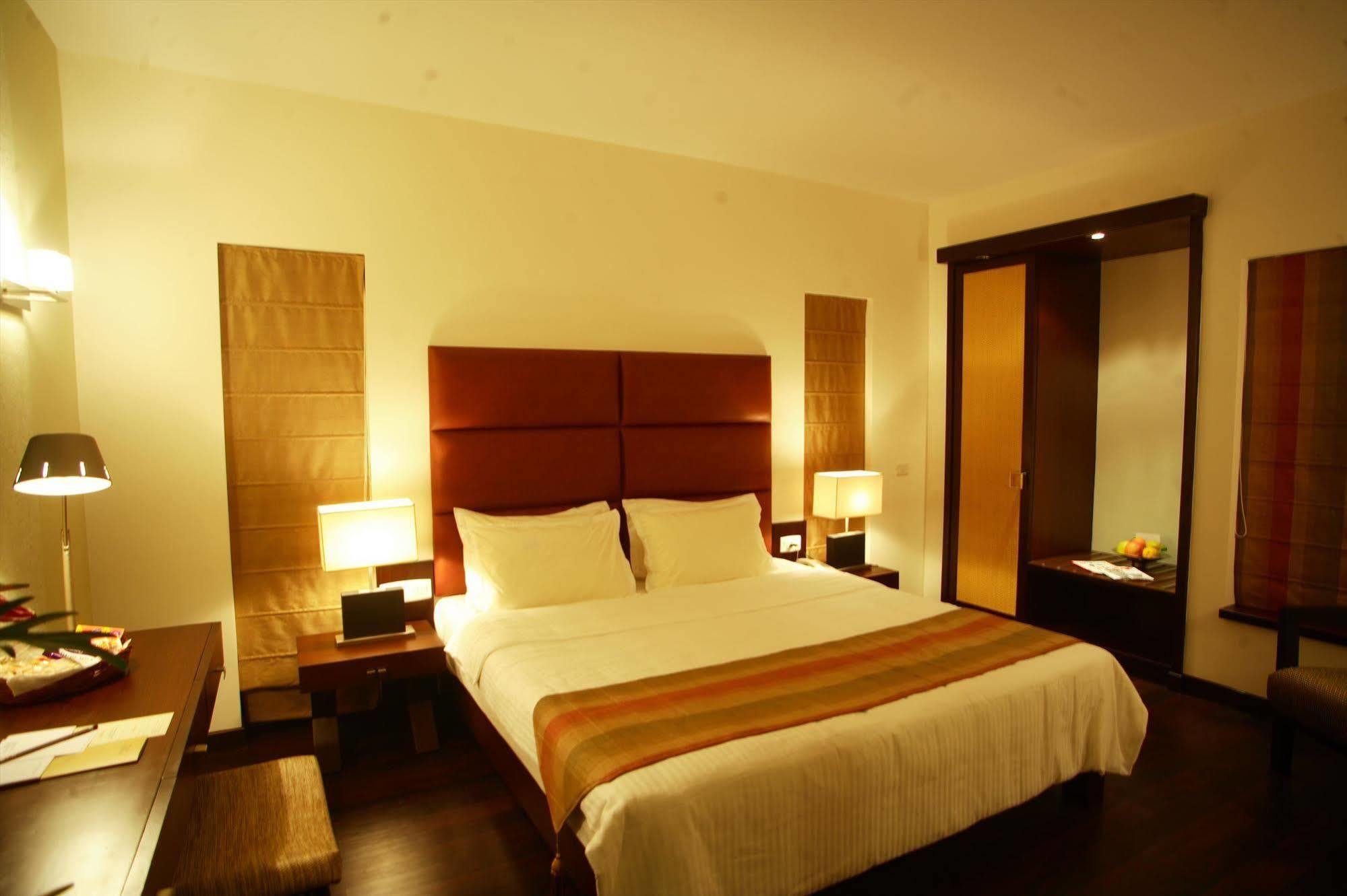 Hotel Metropole Calcutta Buitenkant foto