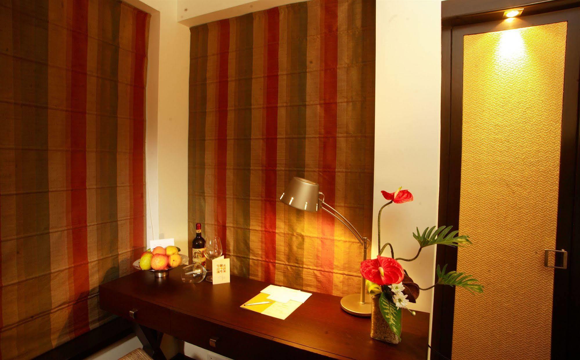 Hotel Metropole Calcutta Buitenkant foto