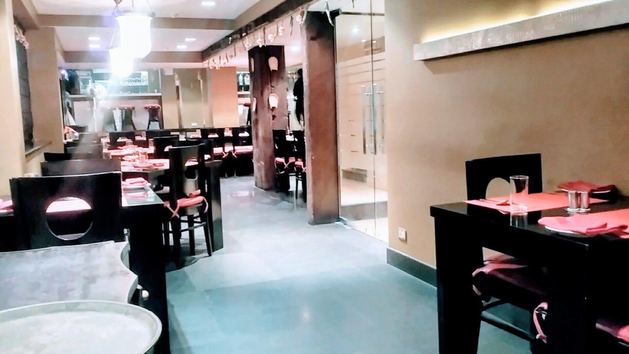 Hotel Metropole Calcutta Buitenkant foto